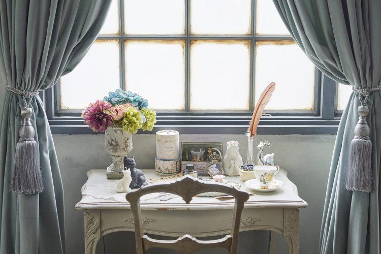 南側はめ込みアイアン窓と小物