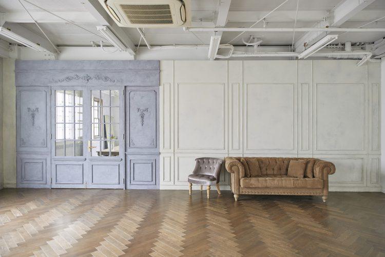 フローリングスペース西側の壁全景