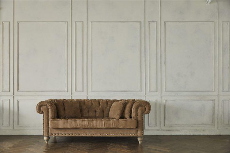 フローリングスペース西側モールディング壁