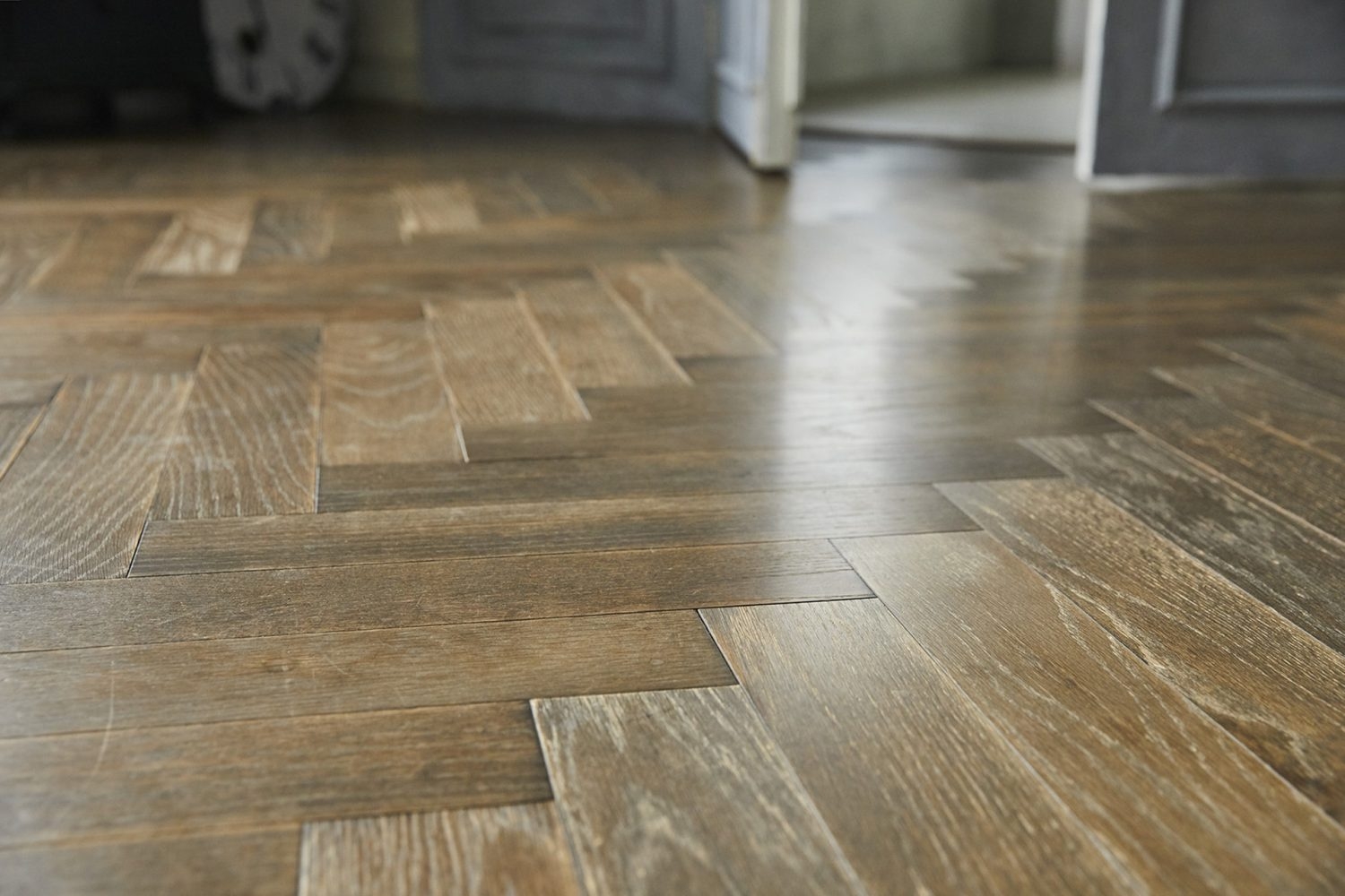 エイジング加工されたフローリング