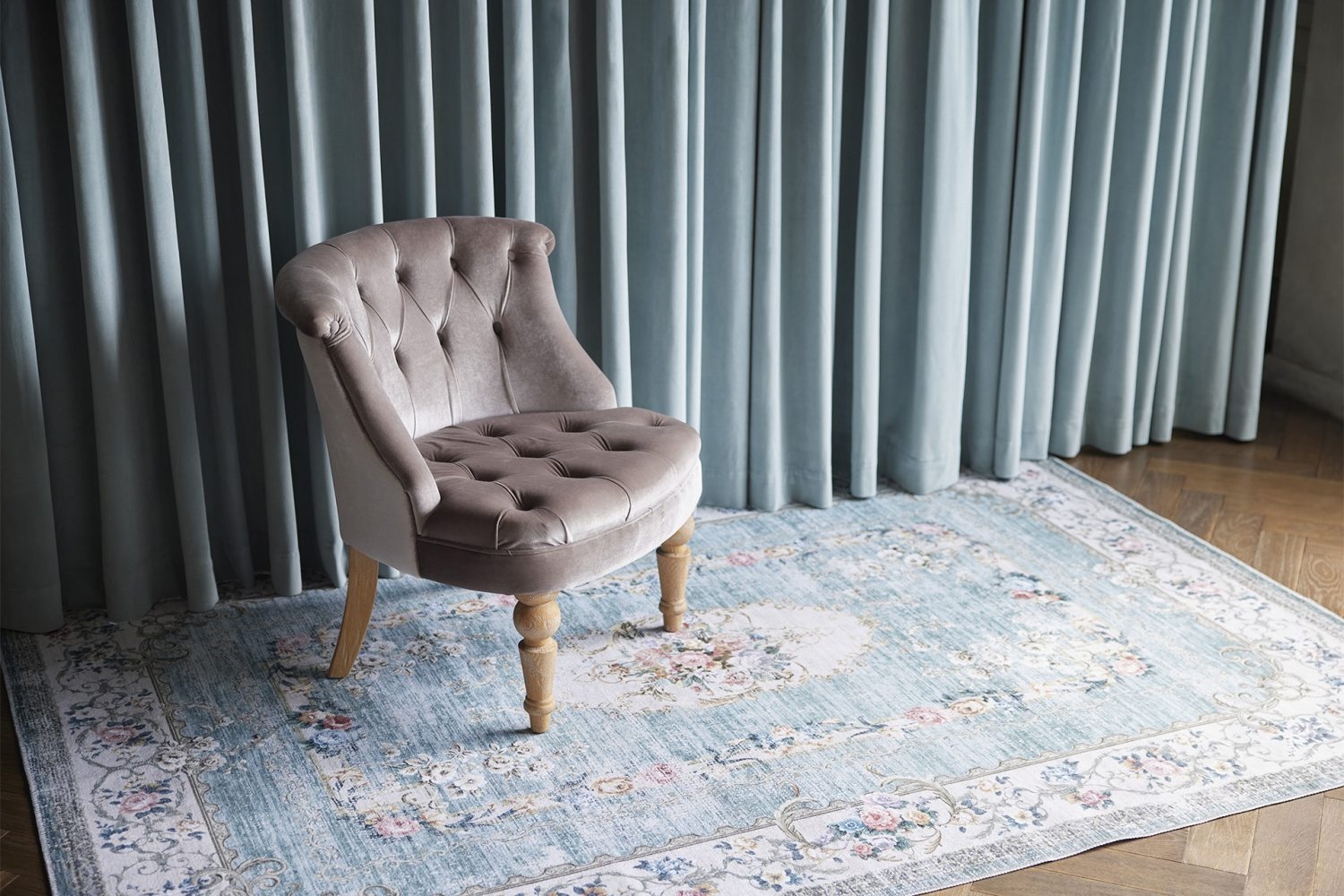 別珍水色カーテンとカーペット