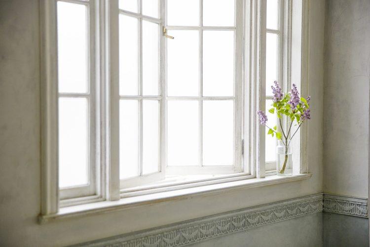 南側の白窓のディテール