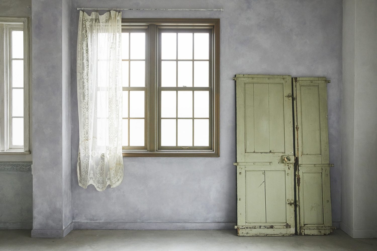 南側のラベンダー壁