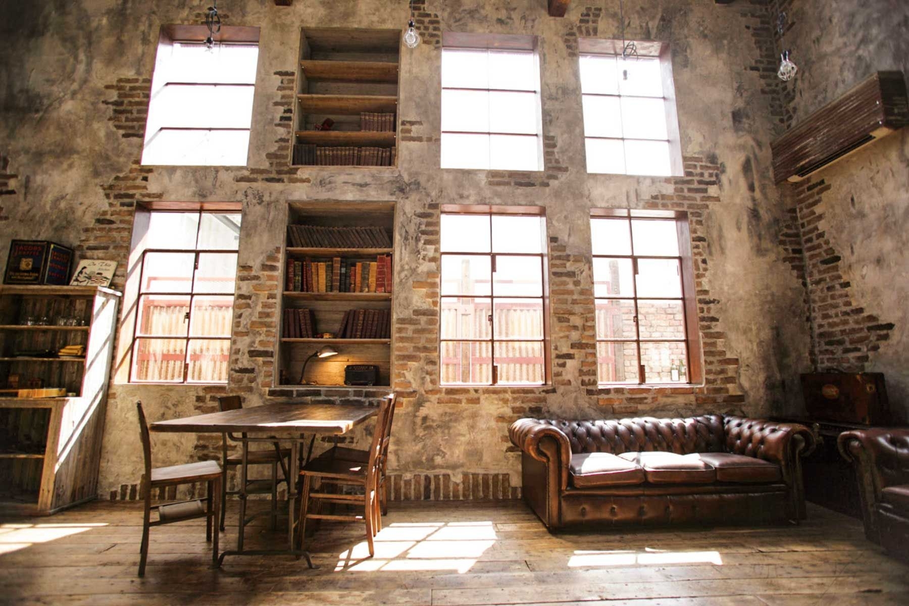 天井高6.5m アメリカンヴィンテージ調のウェアハウス