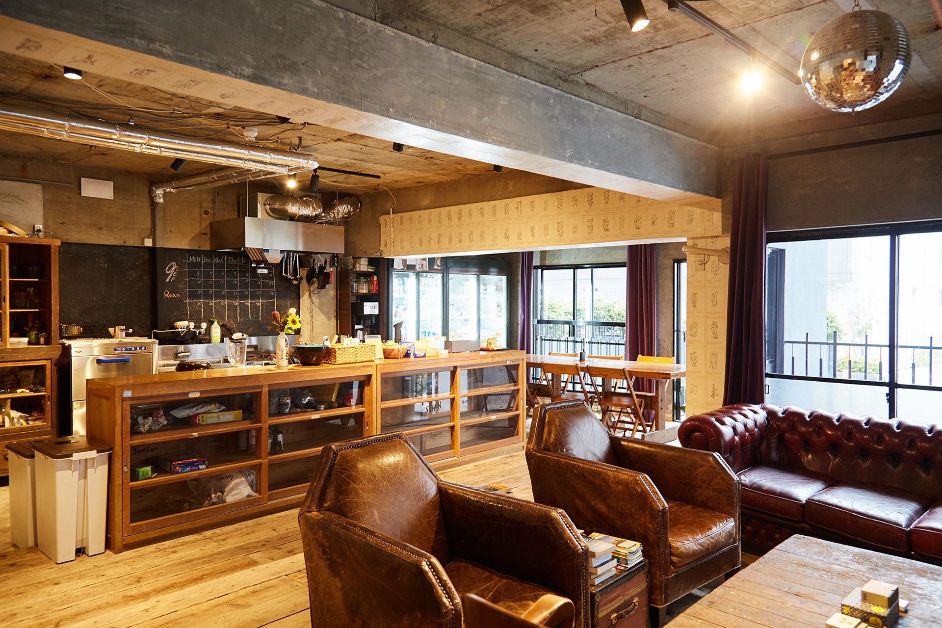 Lounge ①