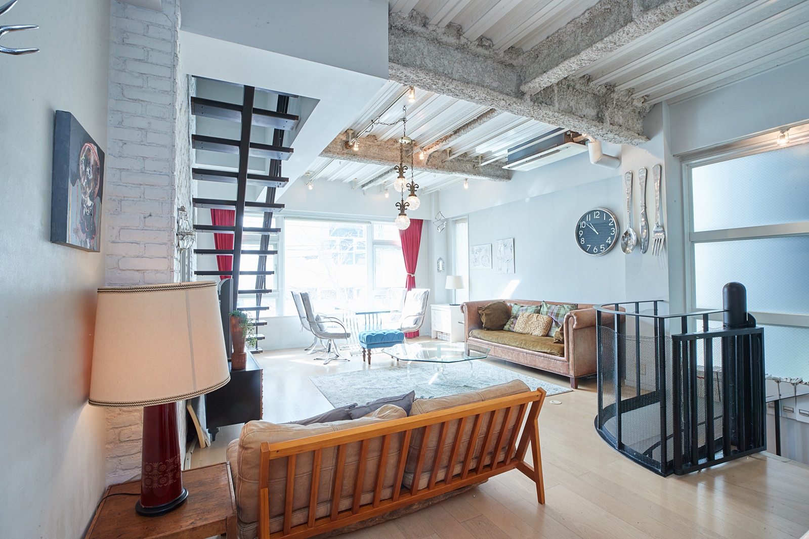 2F Livingroom / Kitchen