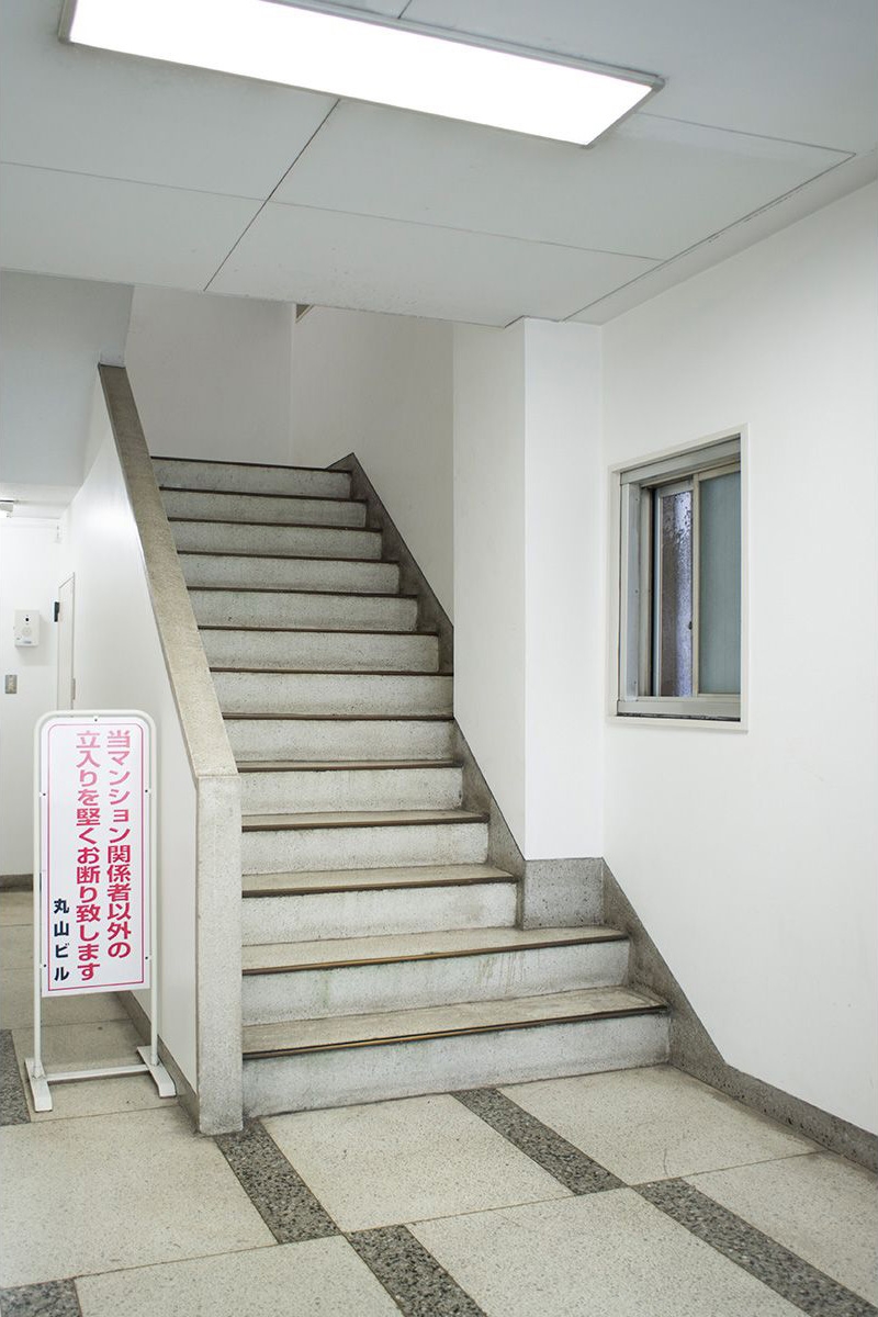 搬入は階段のみ（2F）
