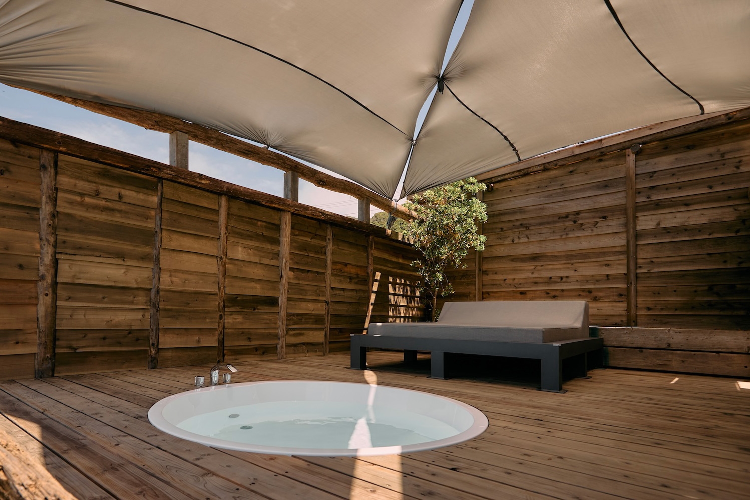 ジャグジーが備えられたJacuzzi Suite
