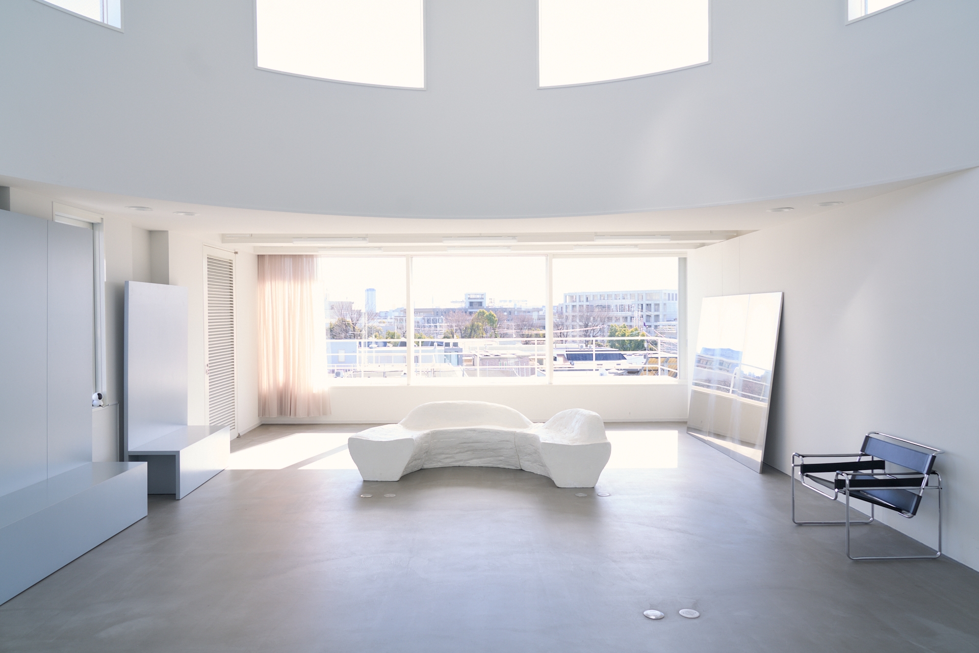 天高6m 各所の窓から光が入る自然光スタジオ ＊現在ミラーはございません