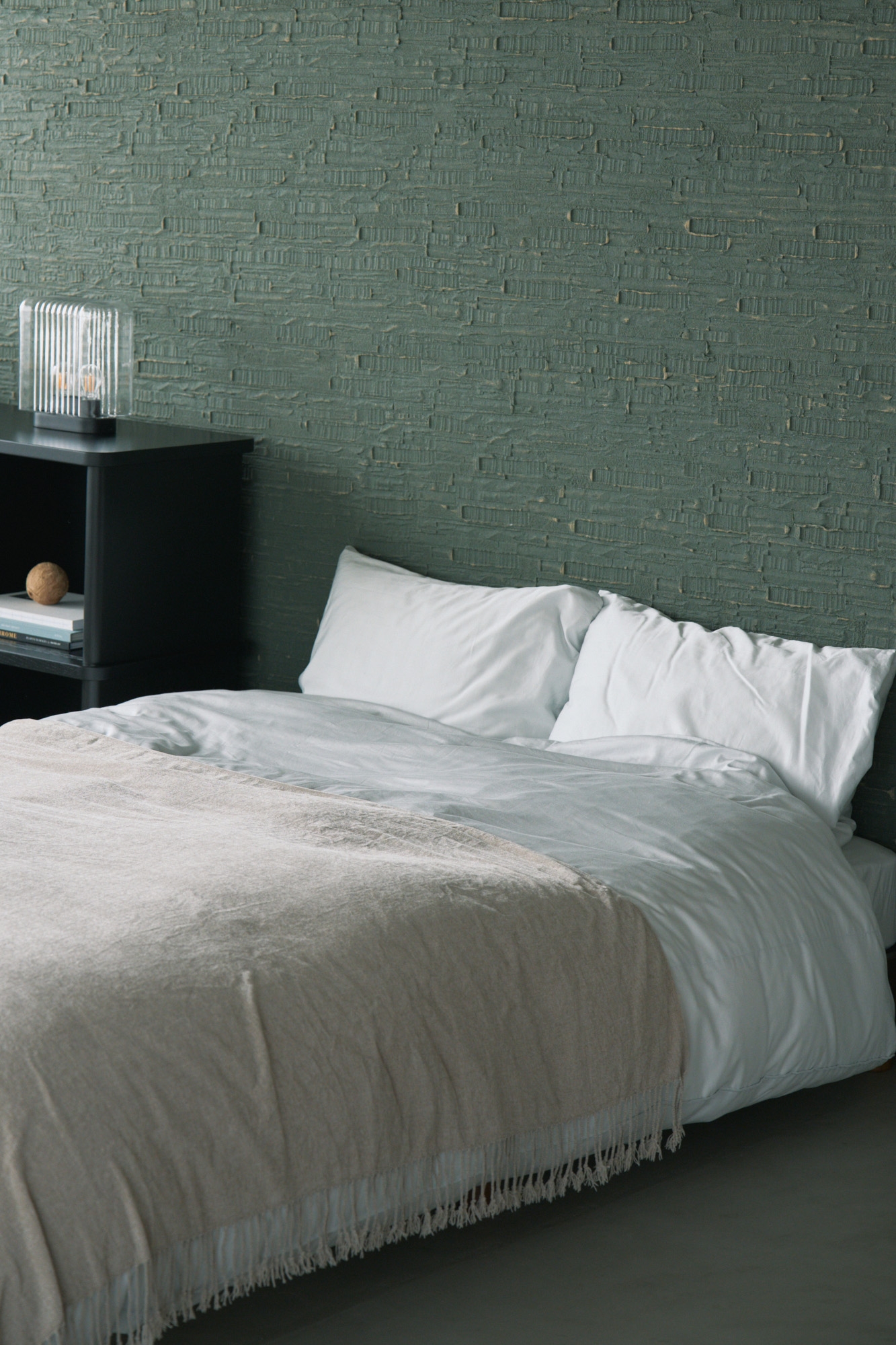 ファッション撮影のほか、小物やプロダクトの物撮りにも