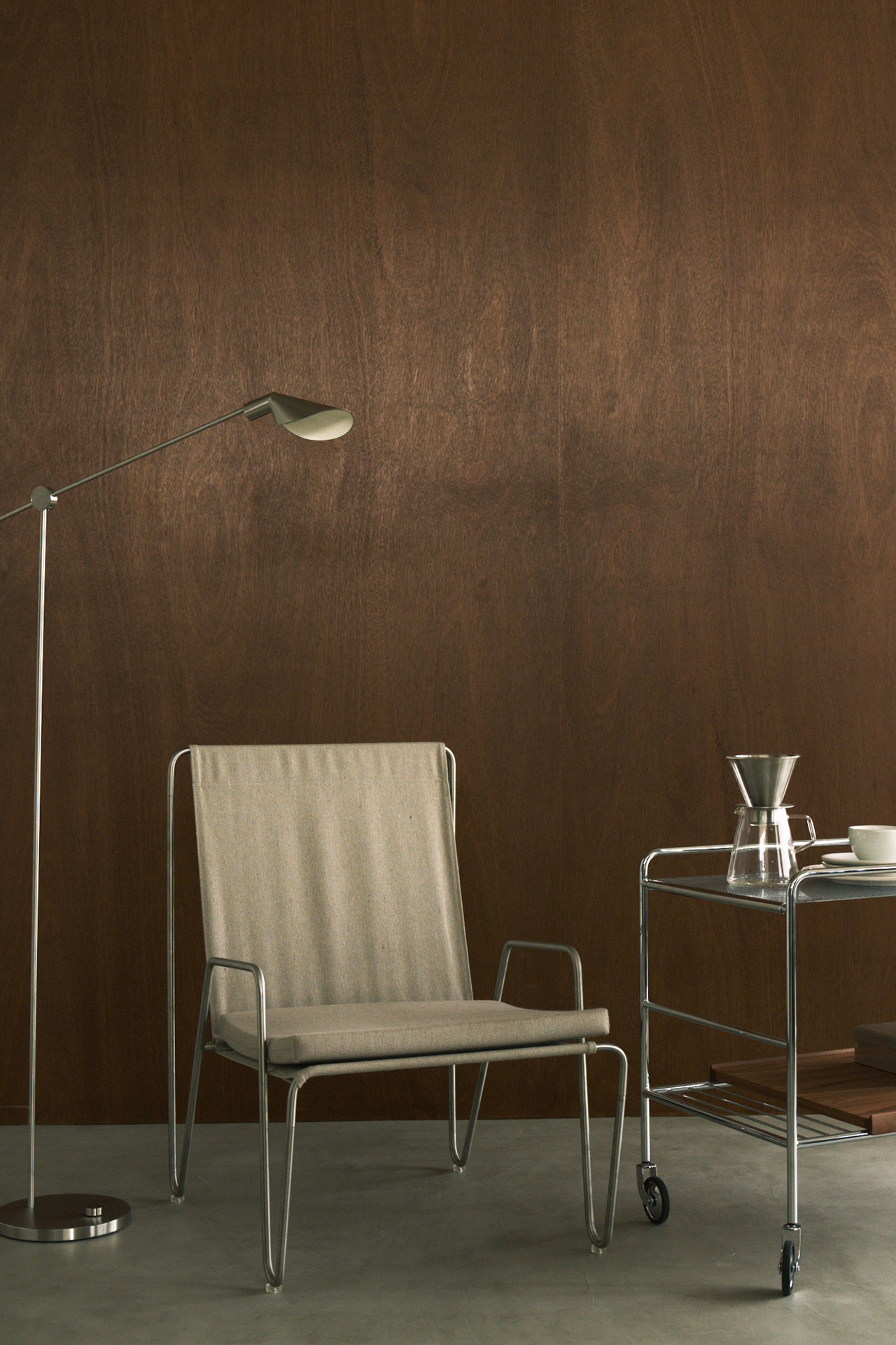 コンクリート床と相性のよいウッド壁