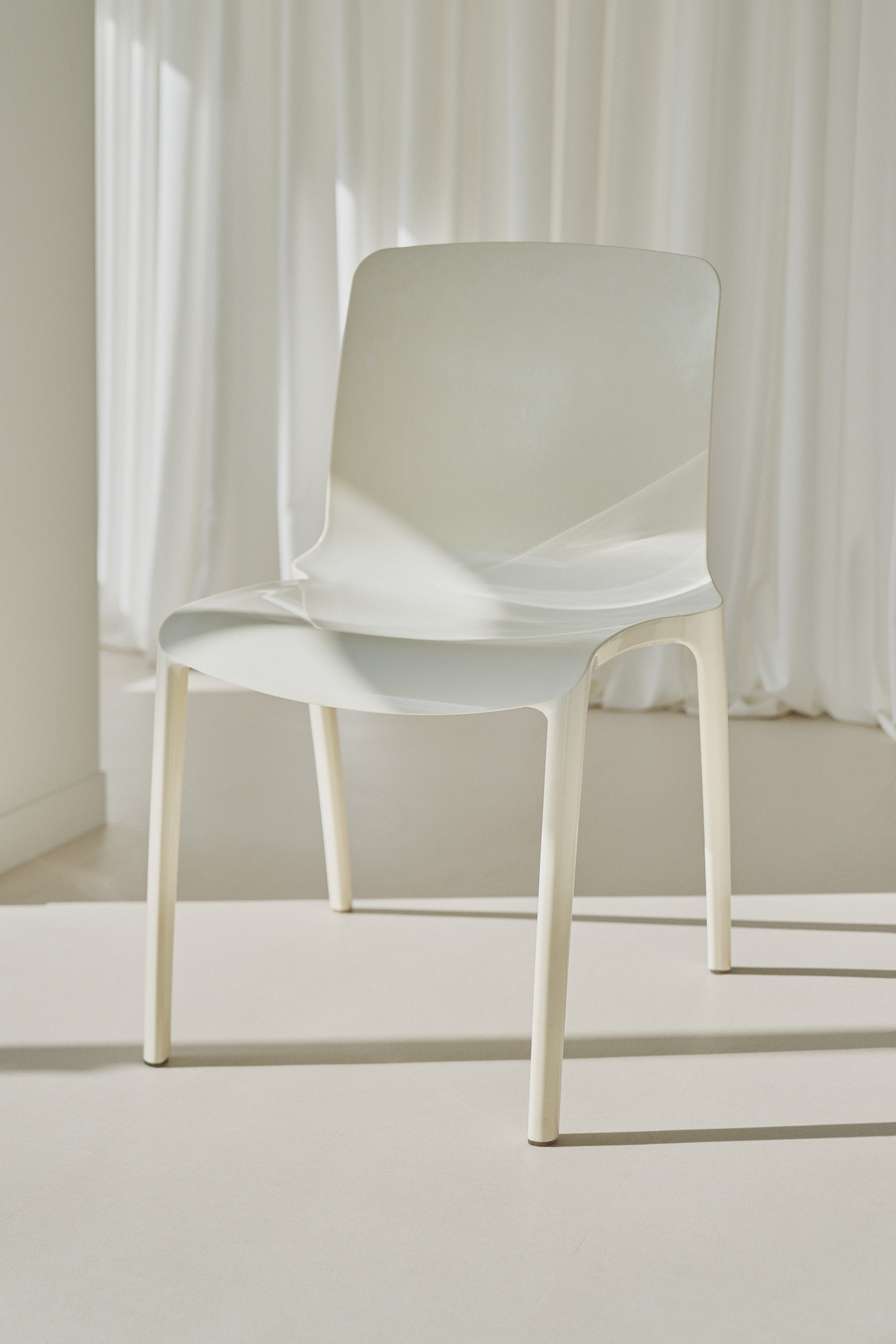 備品：チェア / 白空間との相性抜群