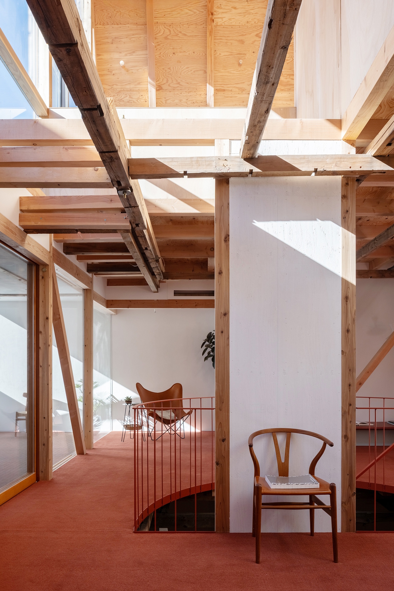 白塗装したウッド壁も撮影背景としておすすめ