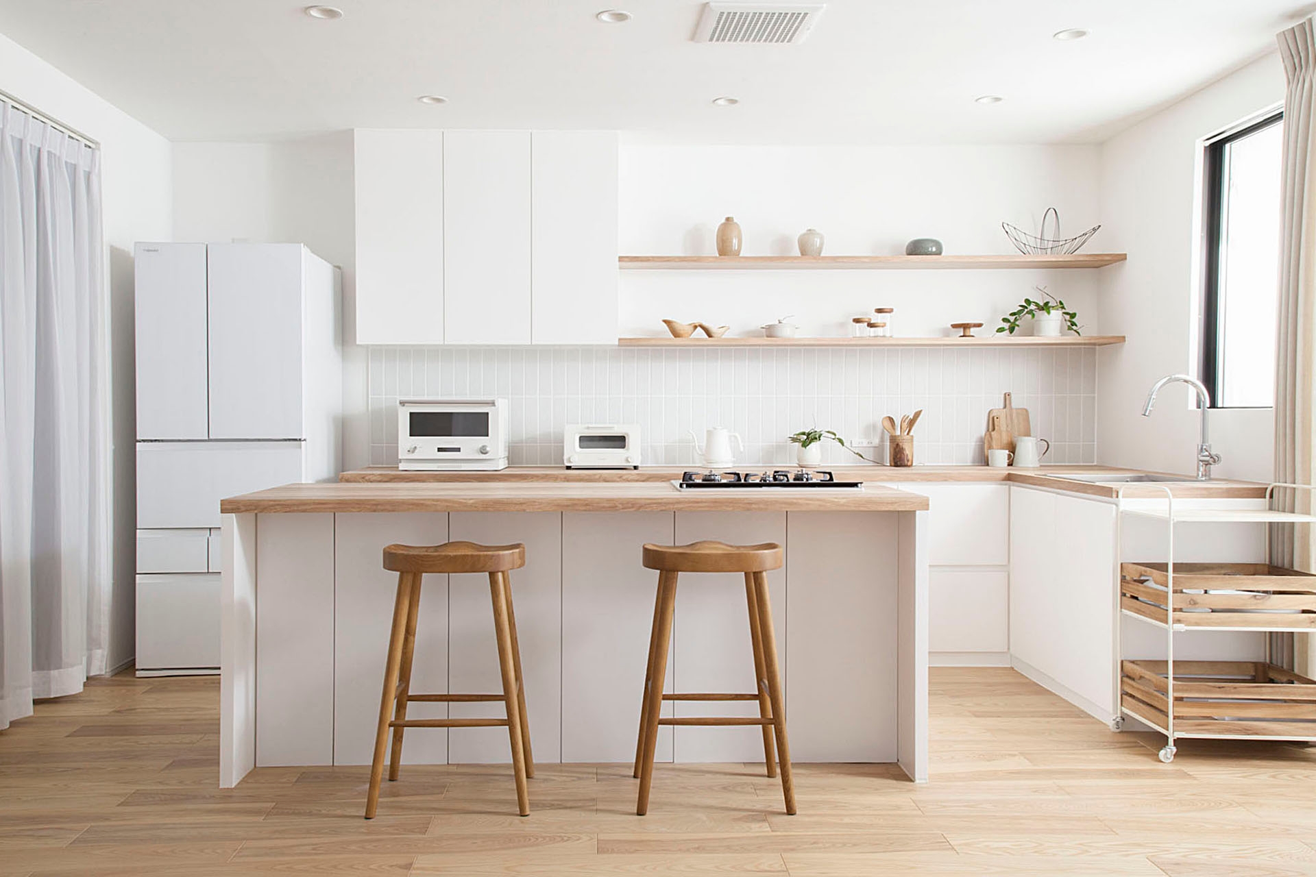 ナチュラルな雰囲気のアイランドキッチン