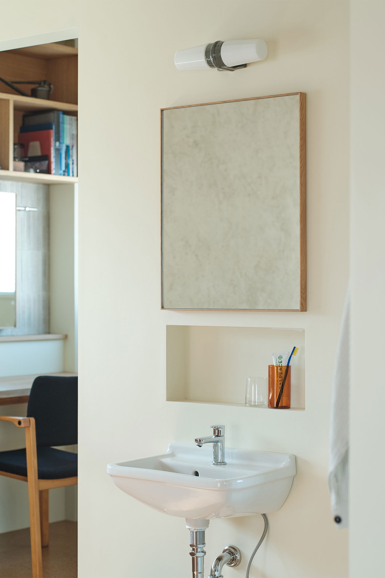 物撮りに使える清潔感のある洗面台