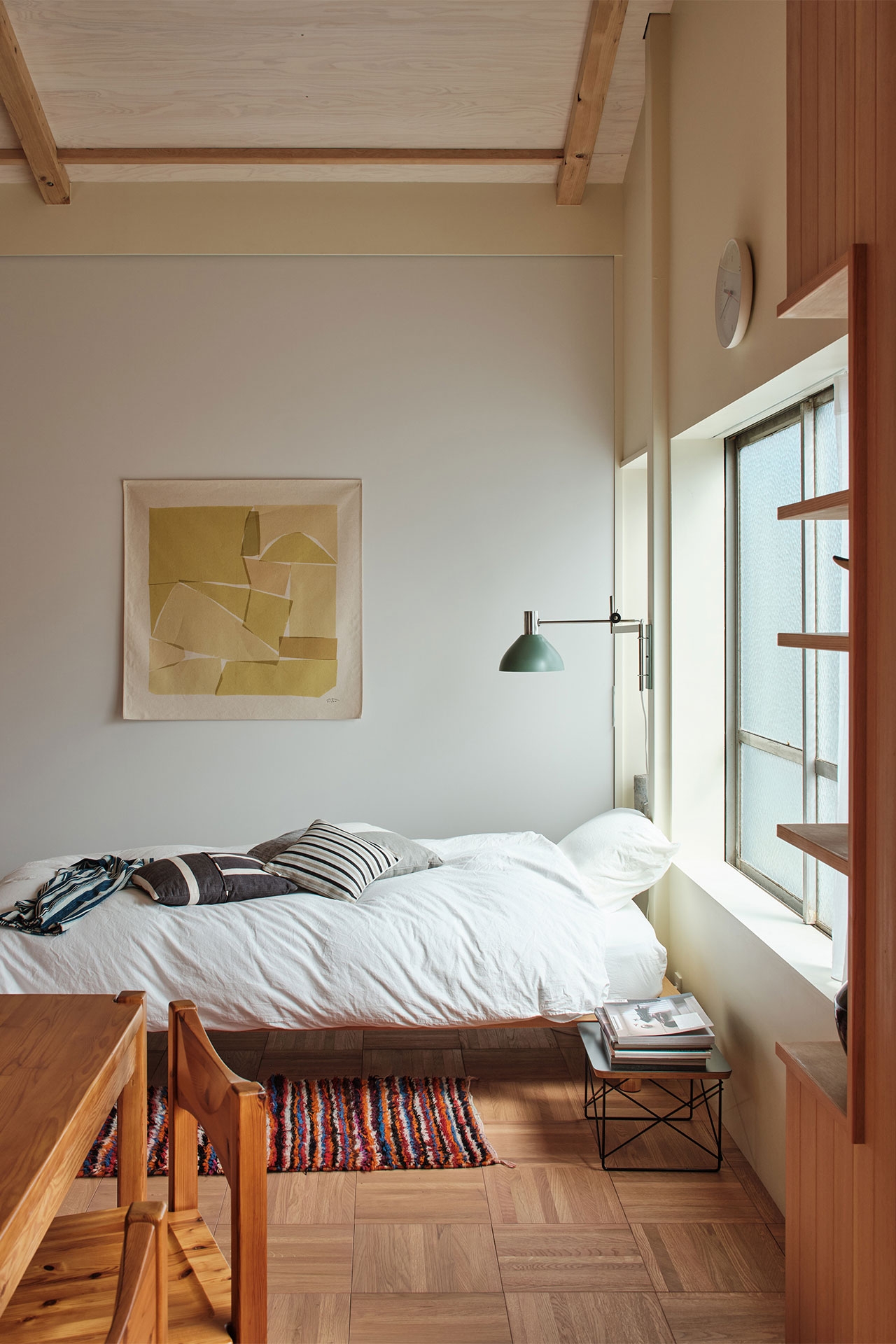 生活感のある寝室シーン