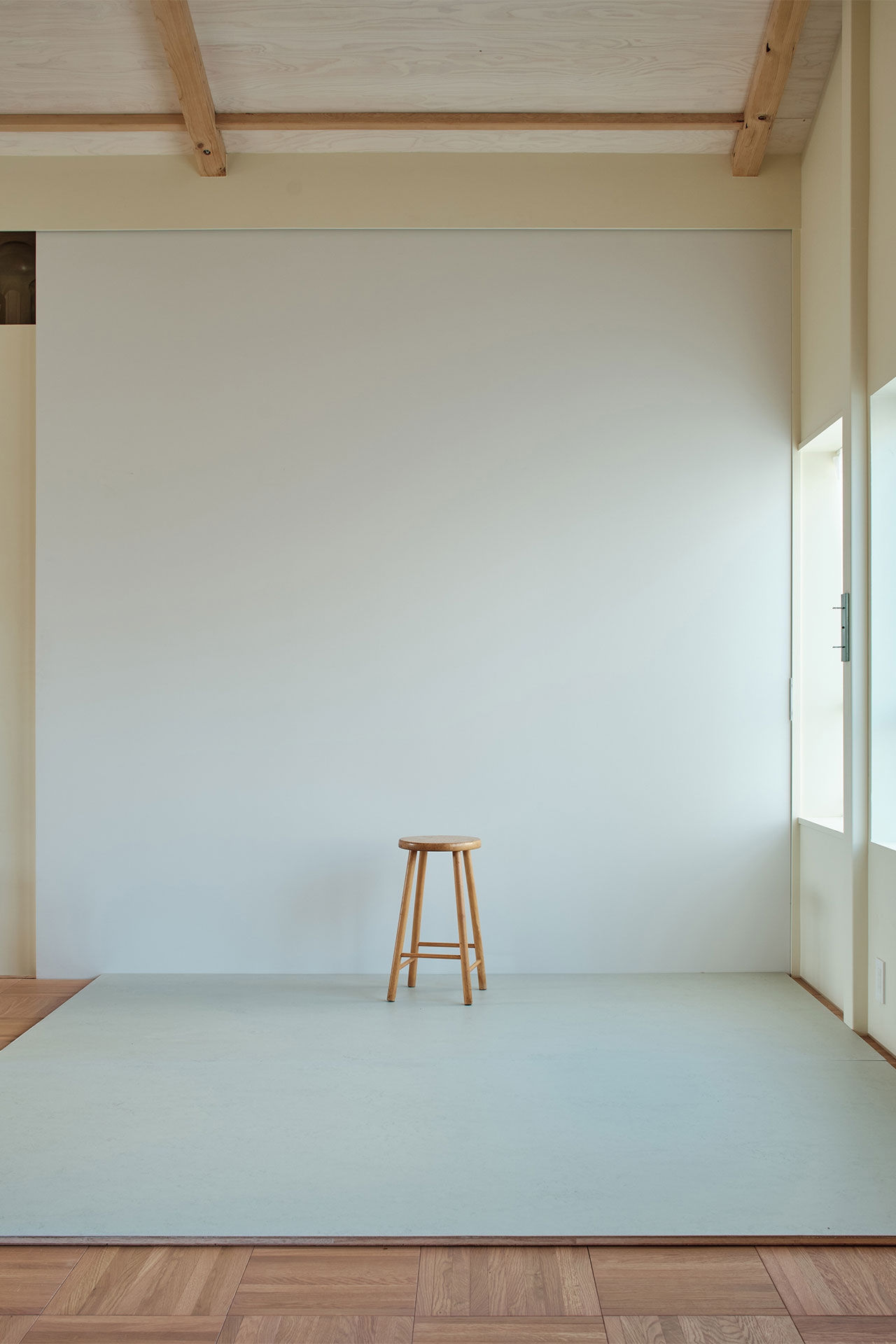 オプションでモルタル風の床材をご用意