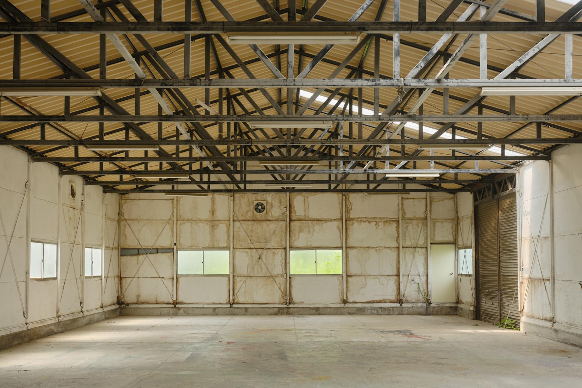 天井高約4m・建て込み可 ラフで無骨な倉庫スタジオ