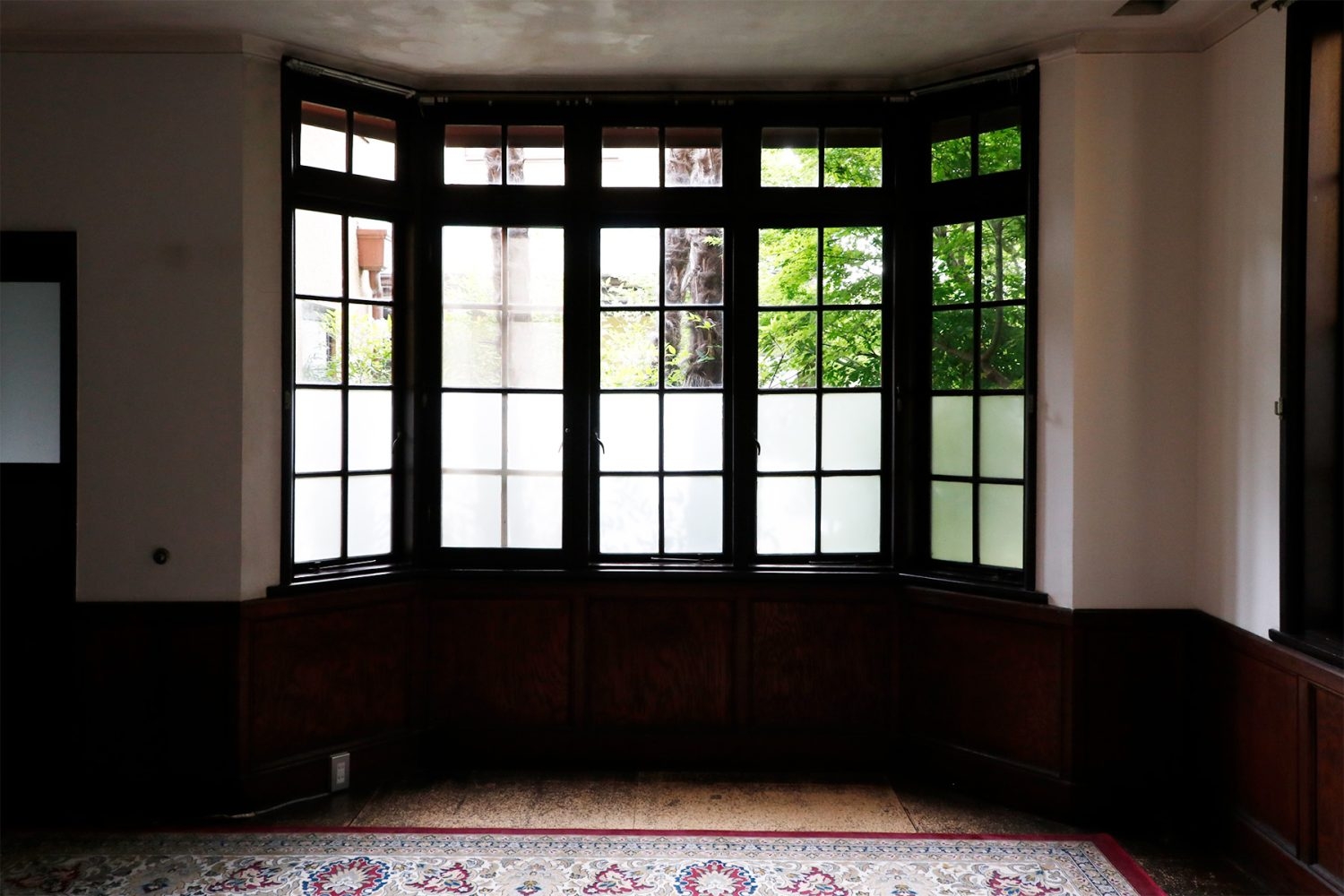 メインの出窓から入る自然光