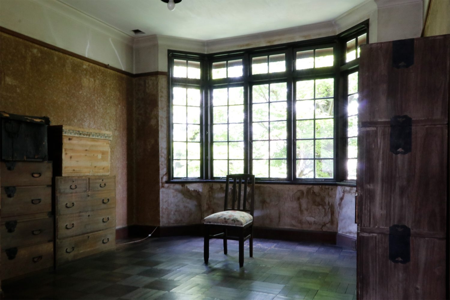 2F 洋室は寄木張りの床