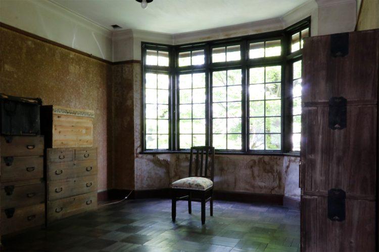 2F 洋室は寄木張りの床