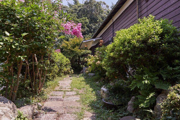 玄関アプローチ