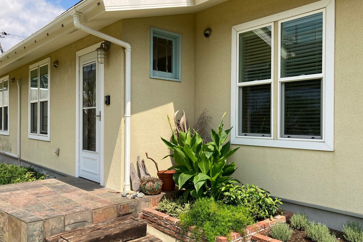 庭に面した玄関