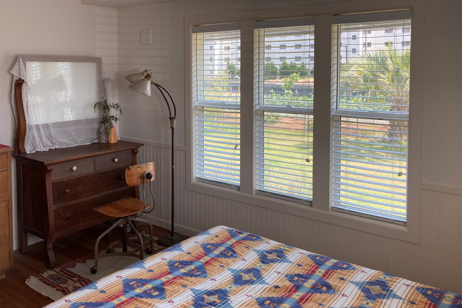 ベッドルーム メイク場所にも