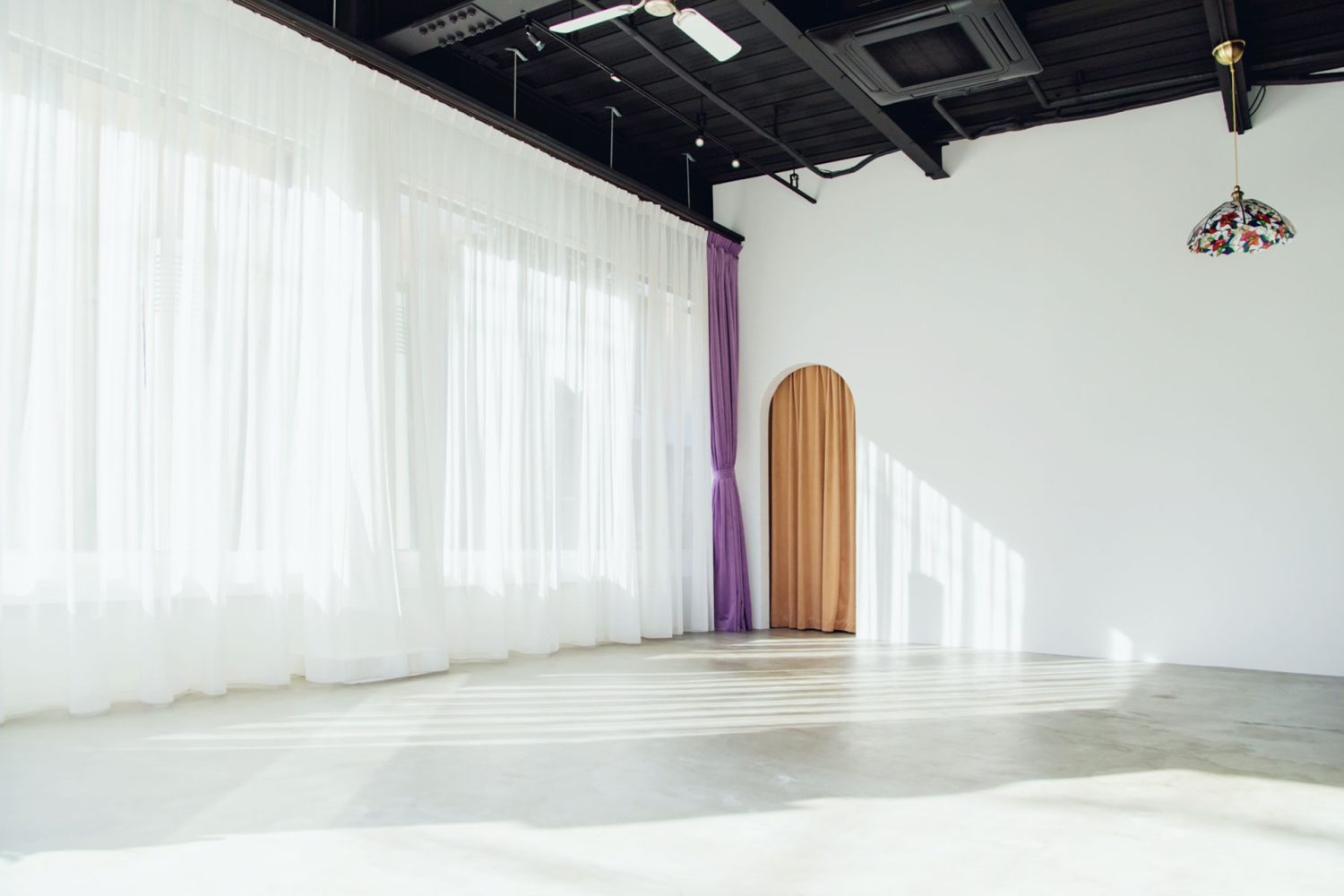 1F 南からの自然光