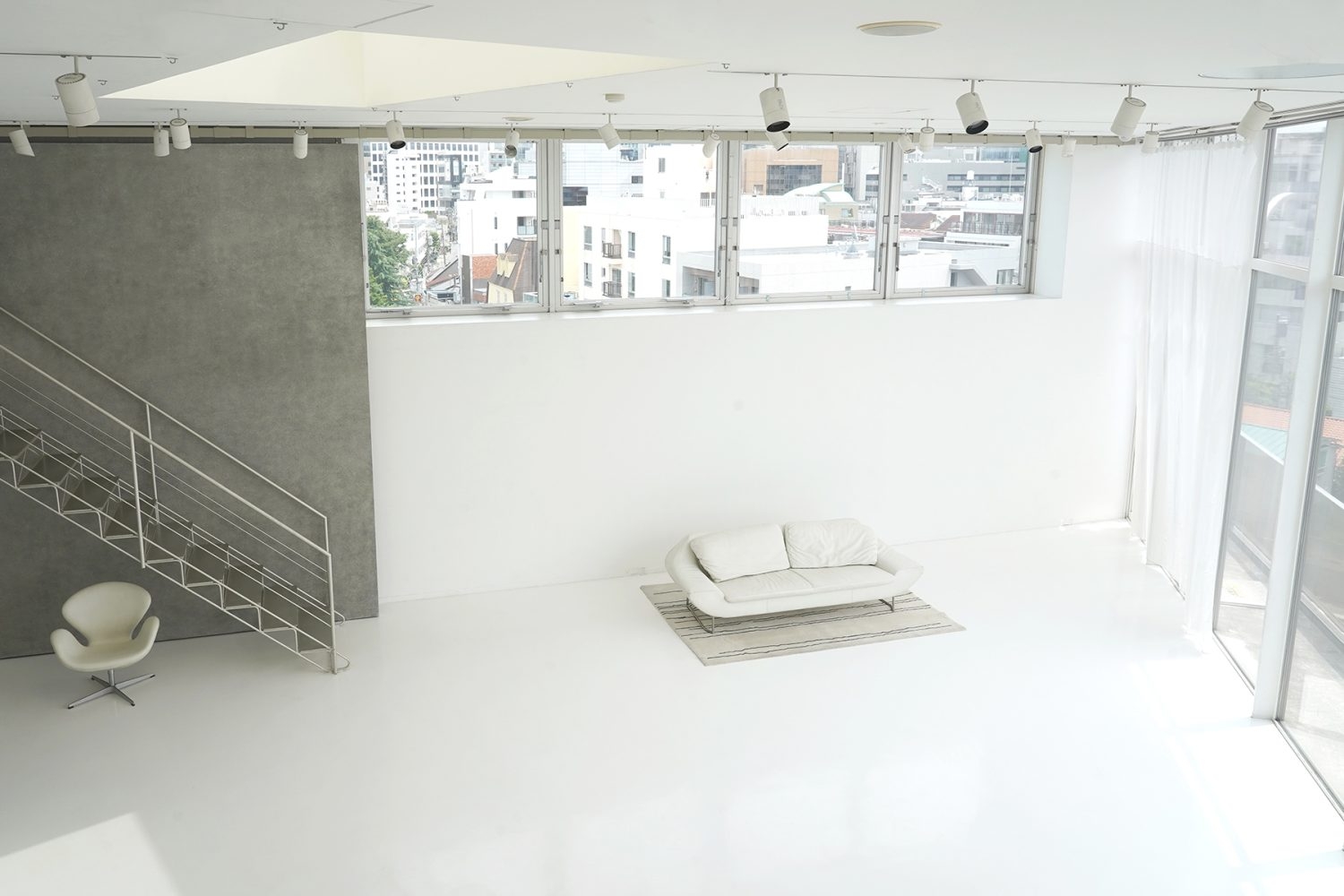 東高窓から朝の光✕白半艶床