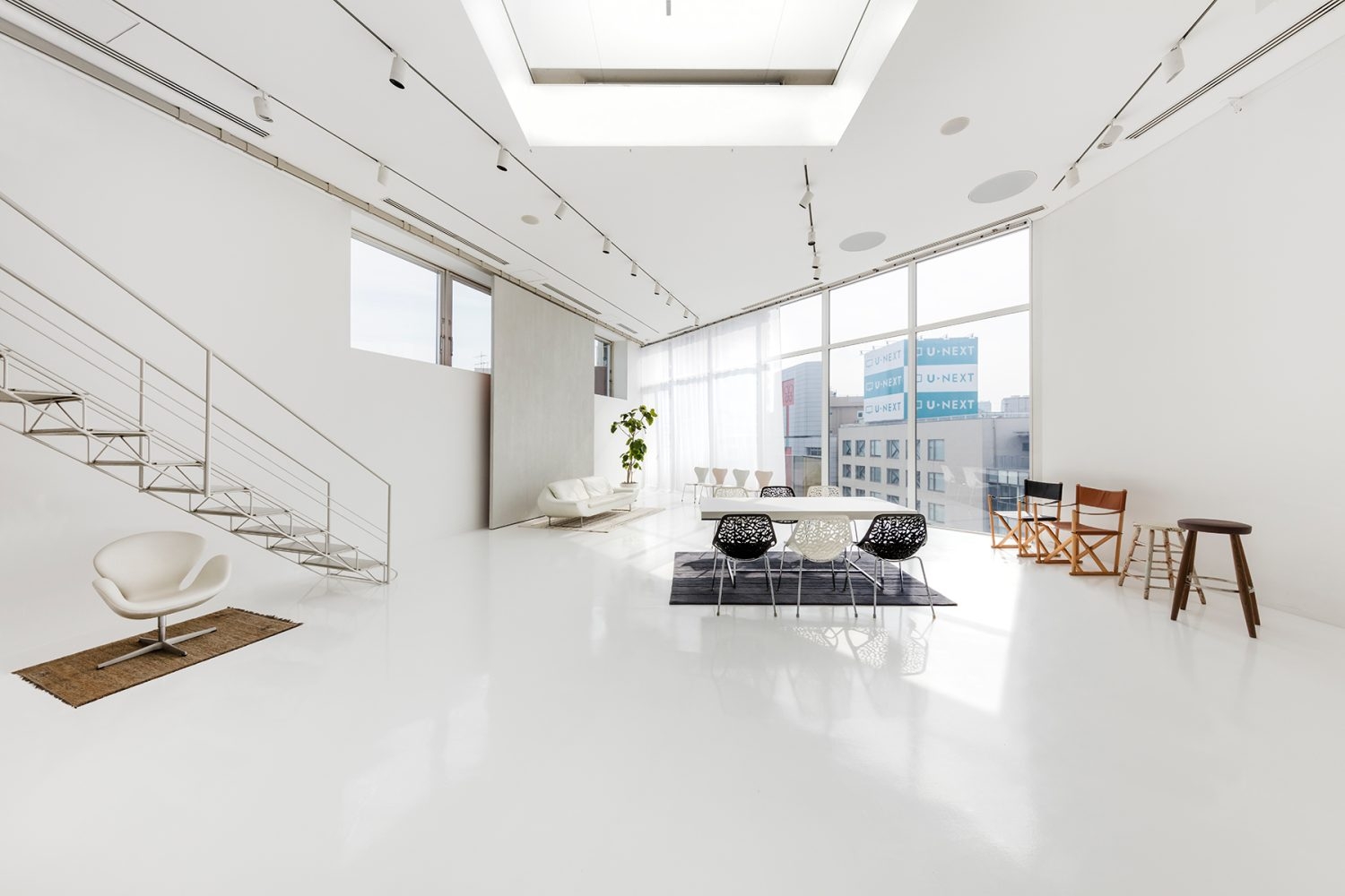 最大引き11mの白い光の箱