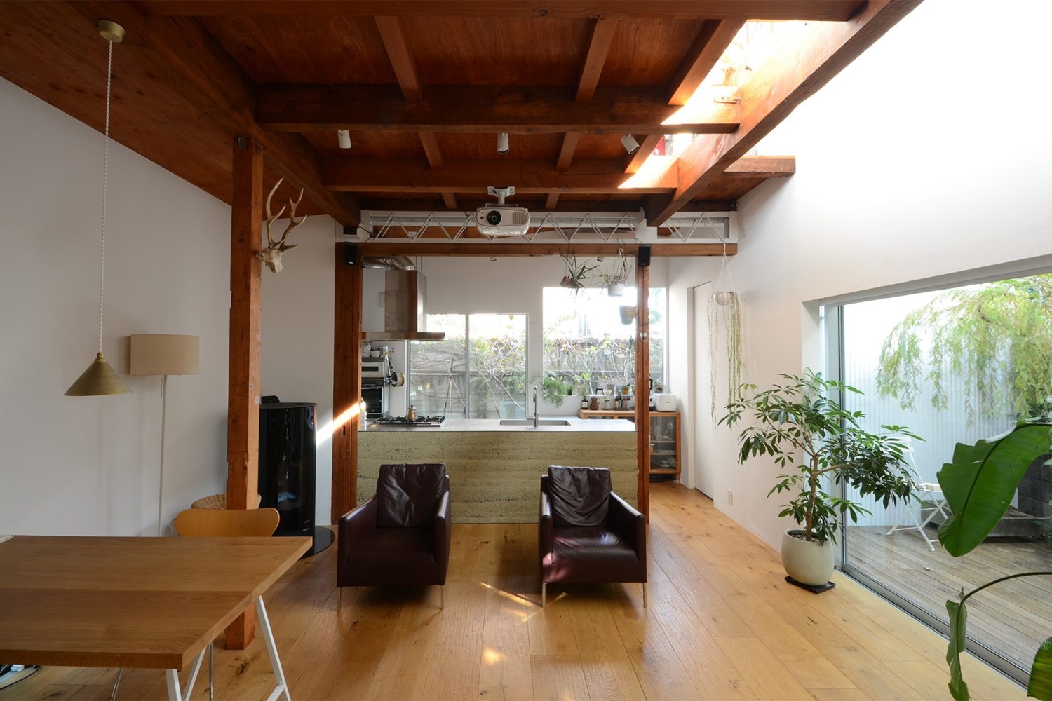 1Fキッチン側(窓の方角は東)