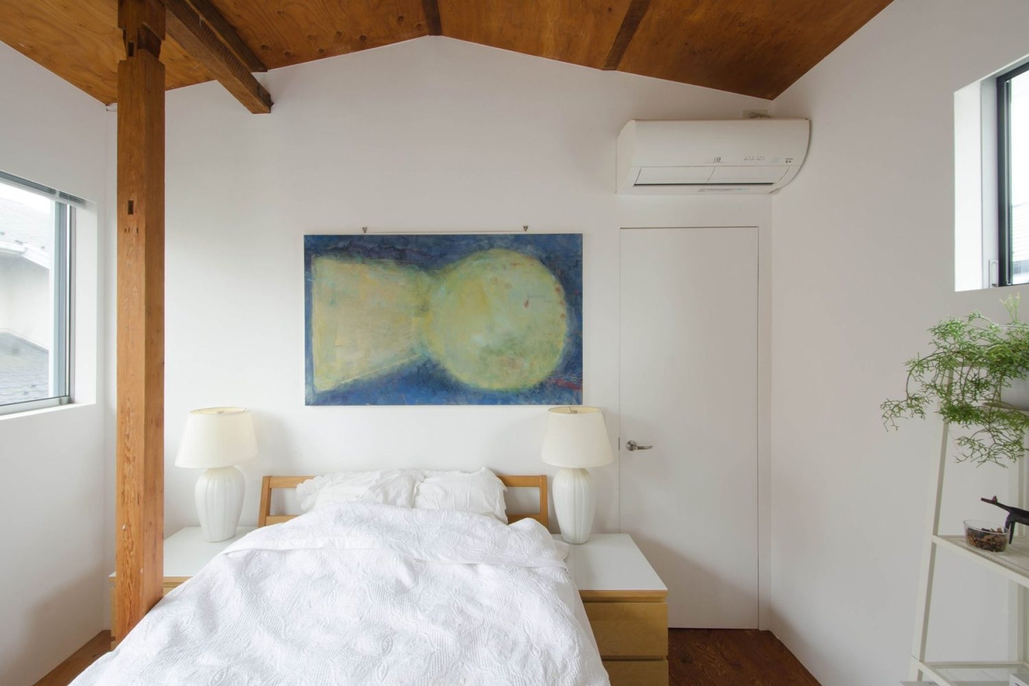 2Fベッドルーム(窓は南と北の2面)