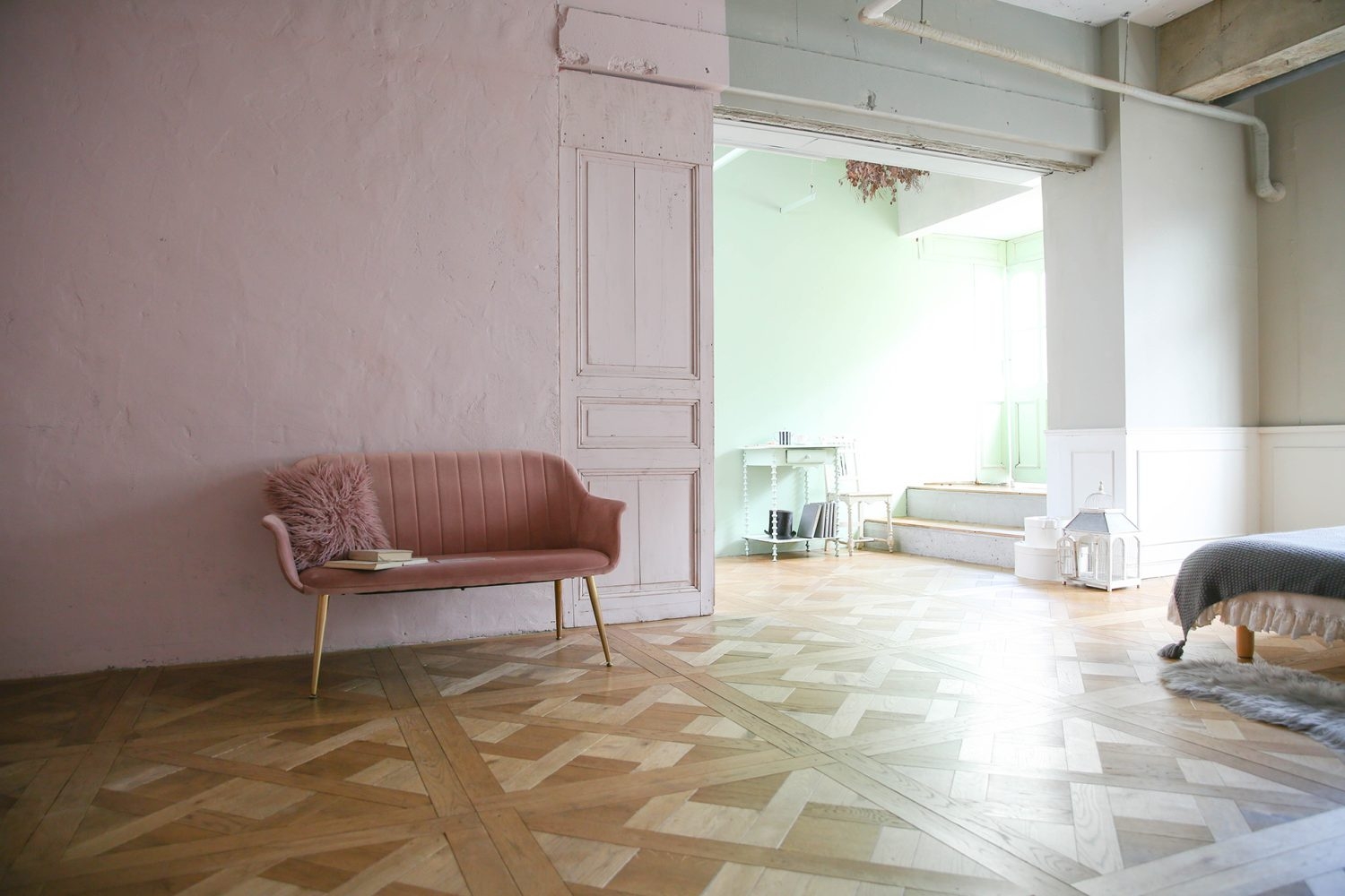 中央C くすみピンク壁 / グリーン