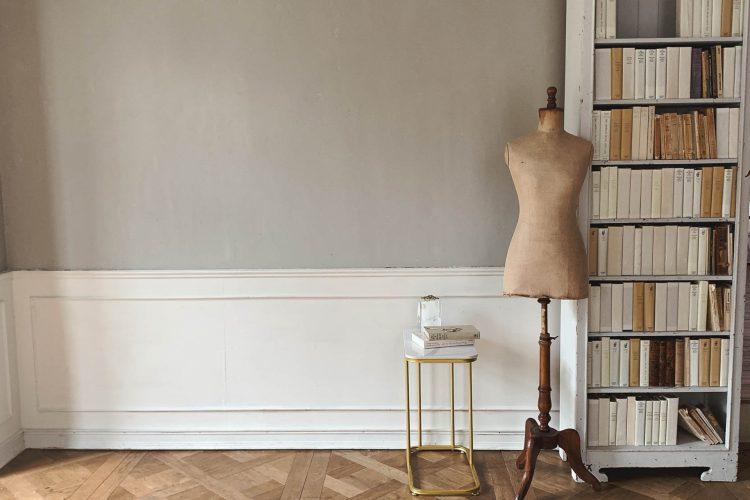 中央A グレー壁