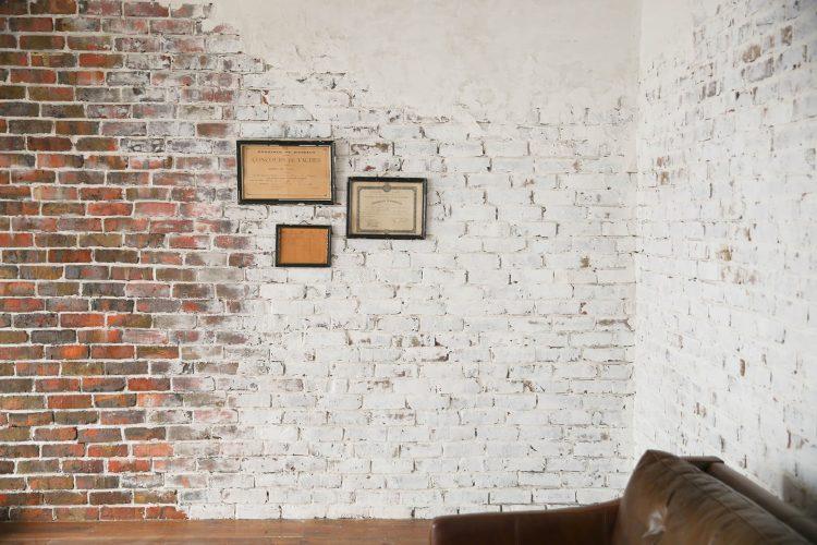 中央側 白レンガ壁