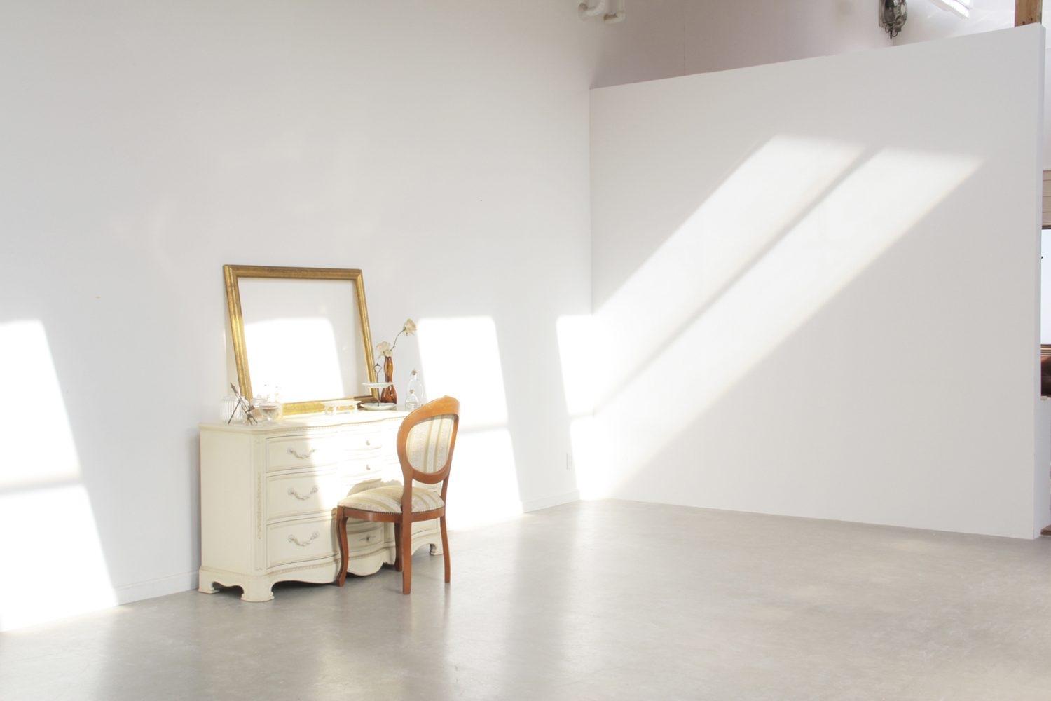 白ホリのような直角白壁