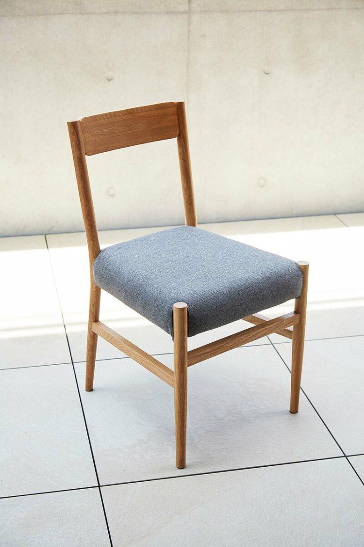 座面がグレーのファブリック