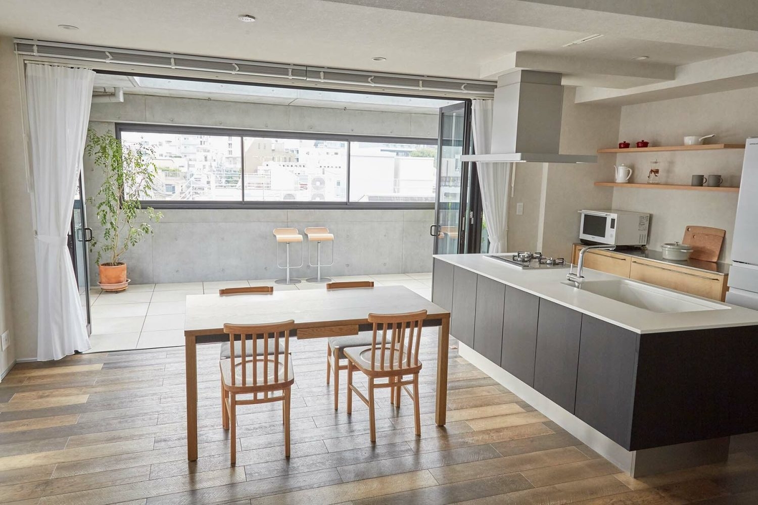 ダイニングとテラス