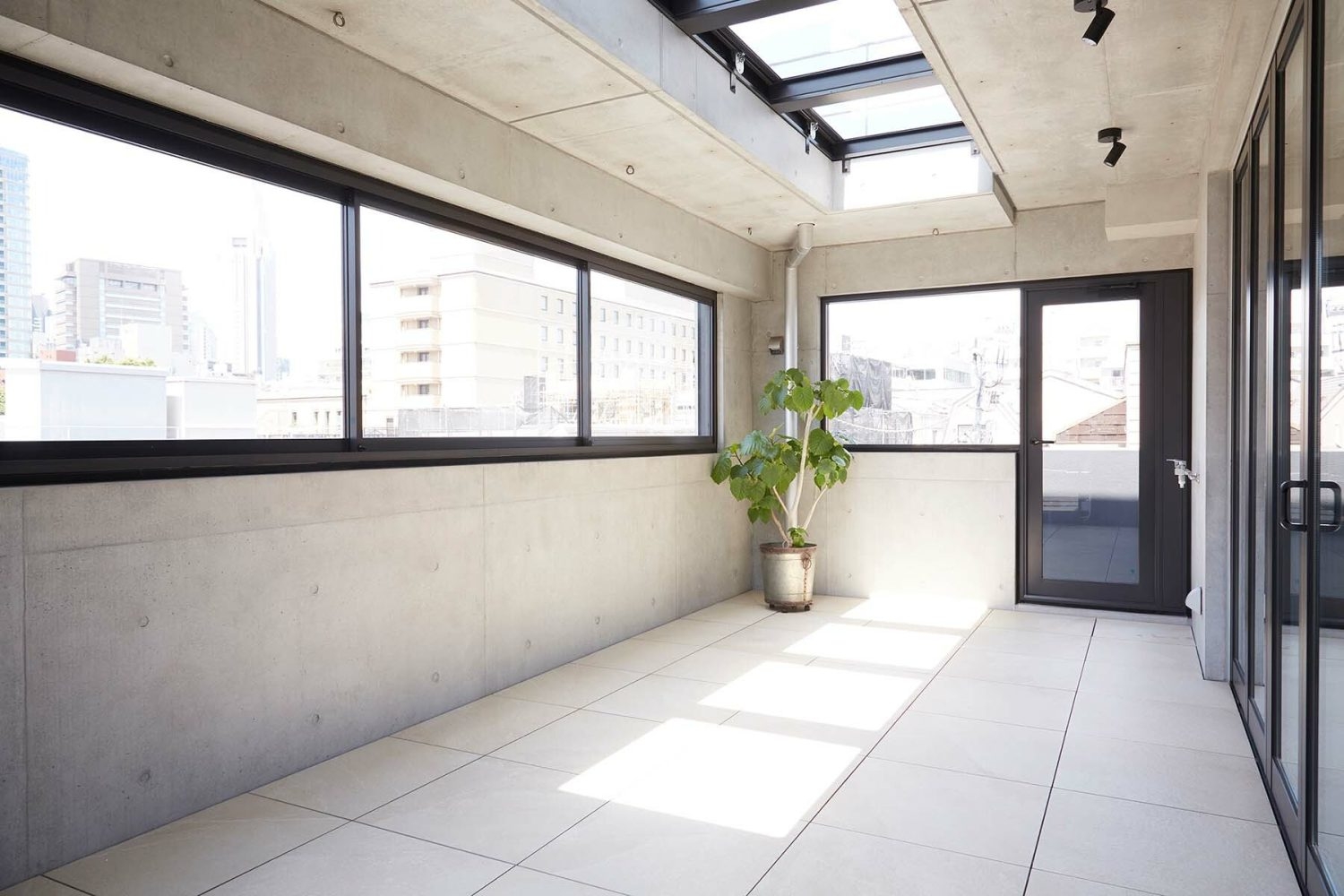 天窓のあるテラス 雨でも撮影可