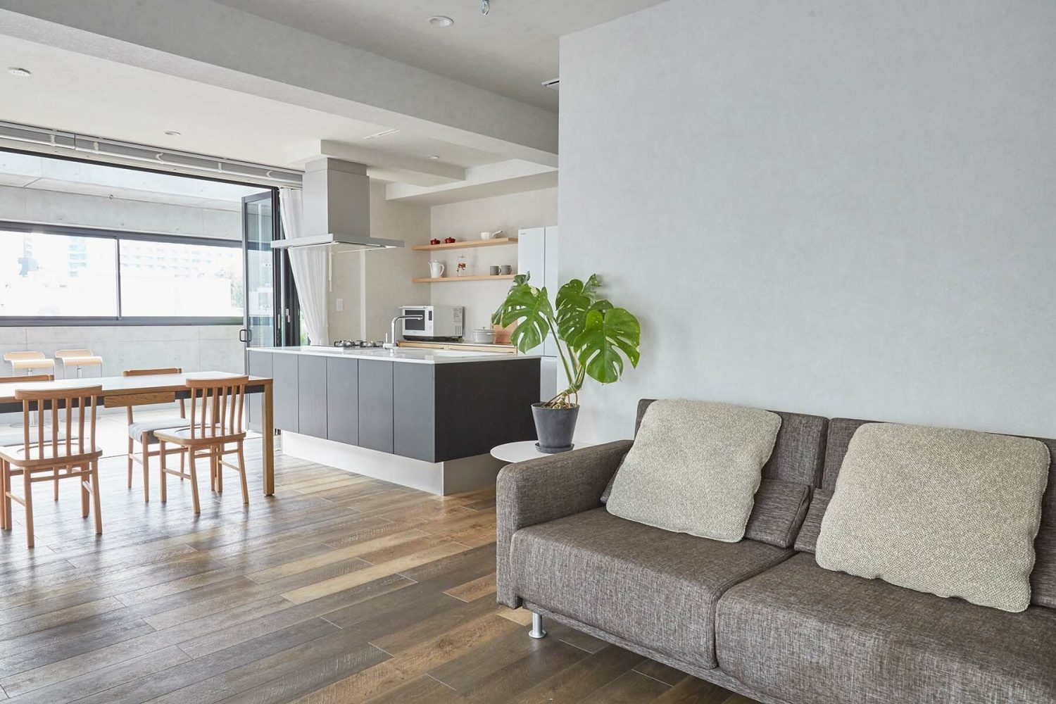 3シーターソファのあるリビング