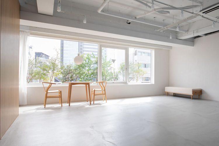 幅5m、高さ1.7mの大きな窓