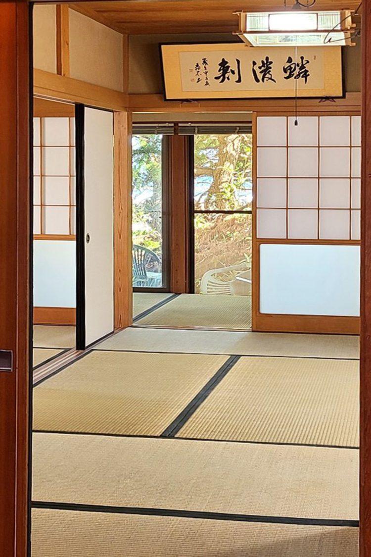 隣接する戸建ての和室