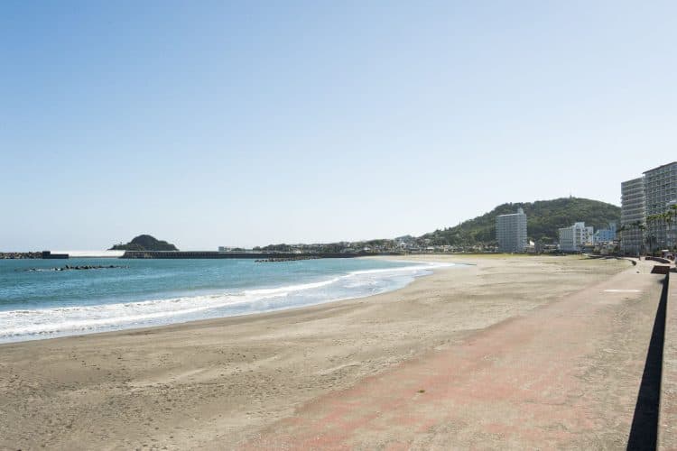 白い砂浜