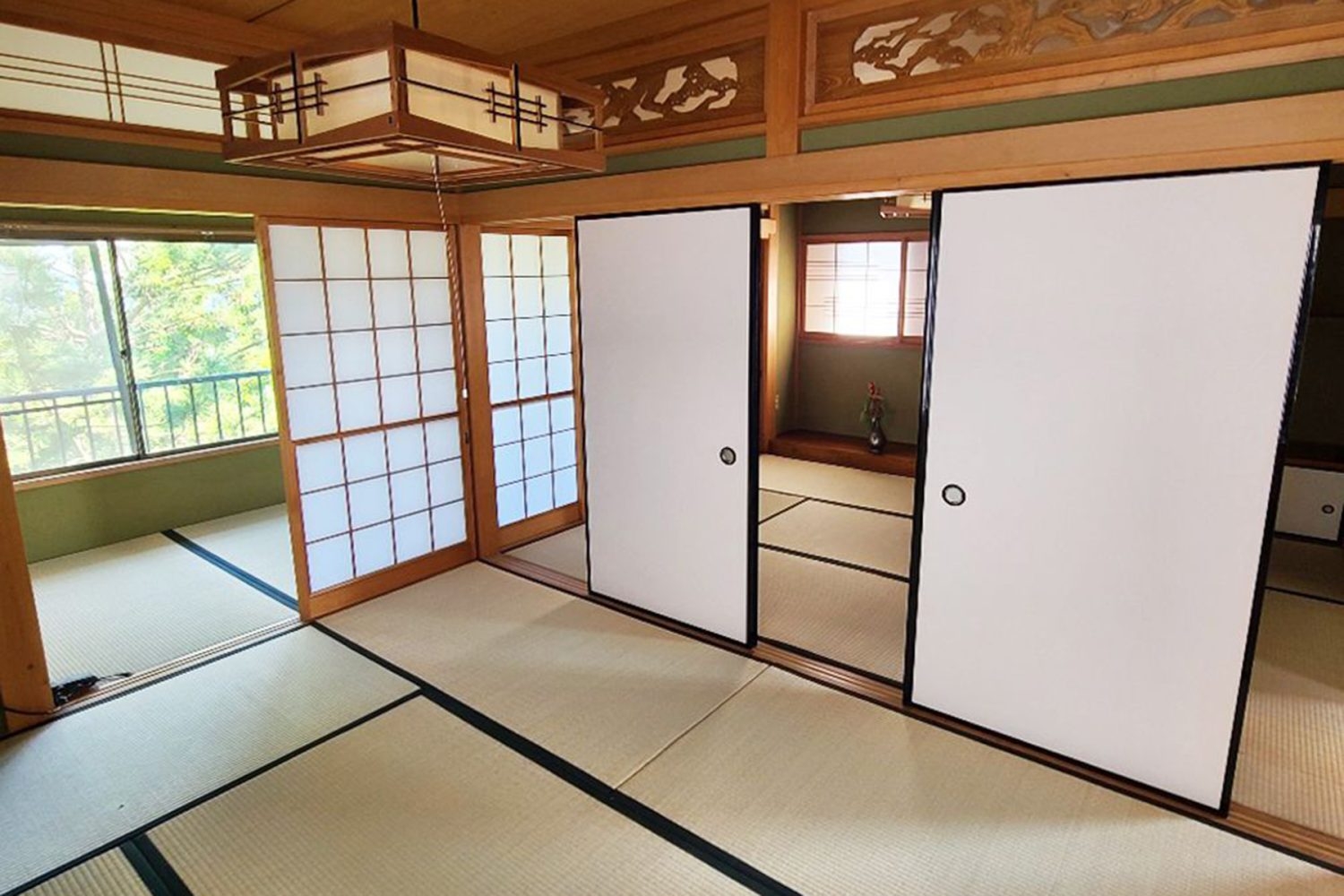 隣接する戸建ての和室