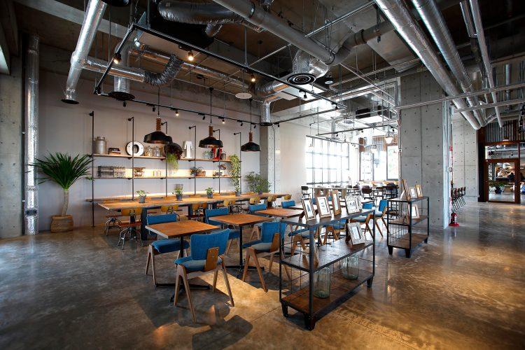 1F カフェラウンジ(照明調節可能)