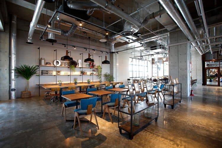 1F カフェラウンジ(照明調節可能)