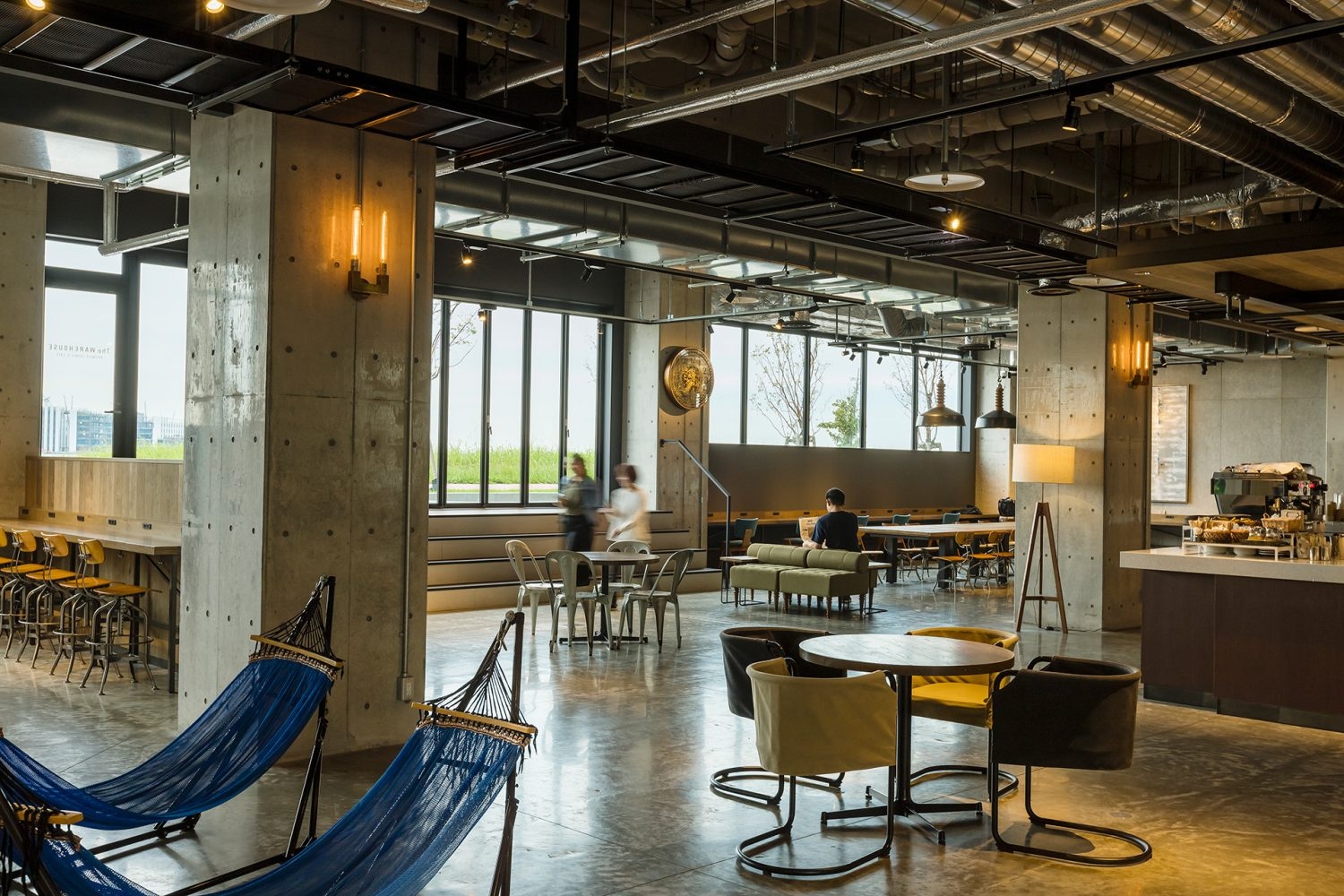 1F カフェラウンジ