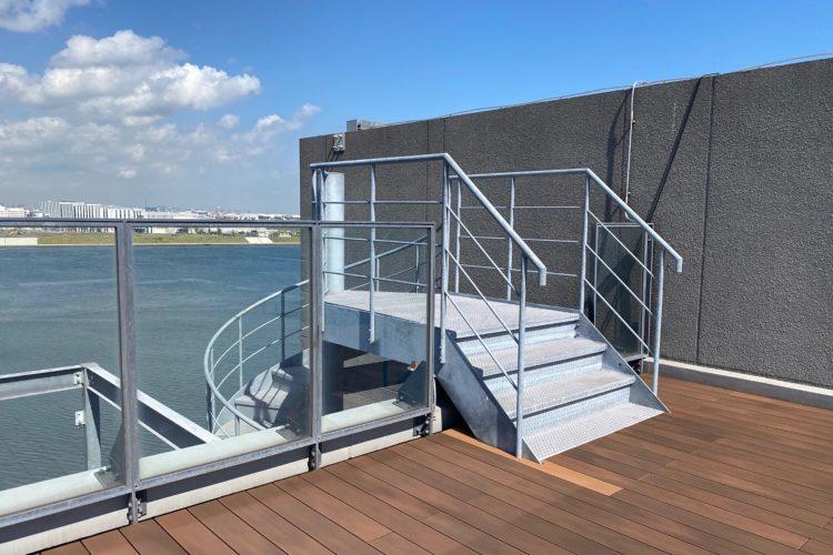 オプション:屋上への階段