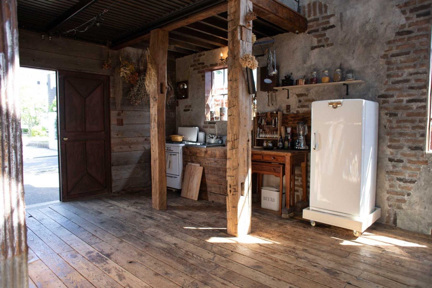 ロフト下のスペースにはミニキッチン(ダミー)